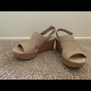 Comfy Clarks Tan Suede Slingback Cork Wedges